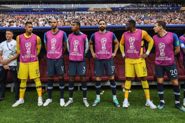 凭借全能的 凭借全能的