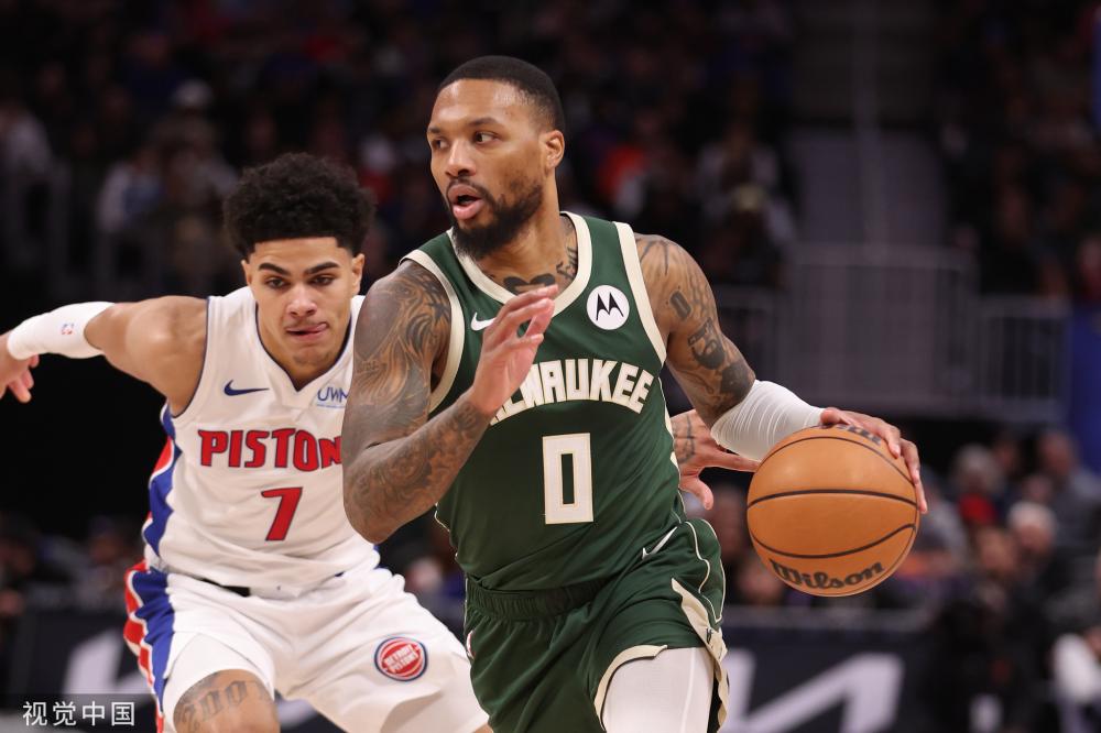 他在看台上 他在看台上